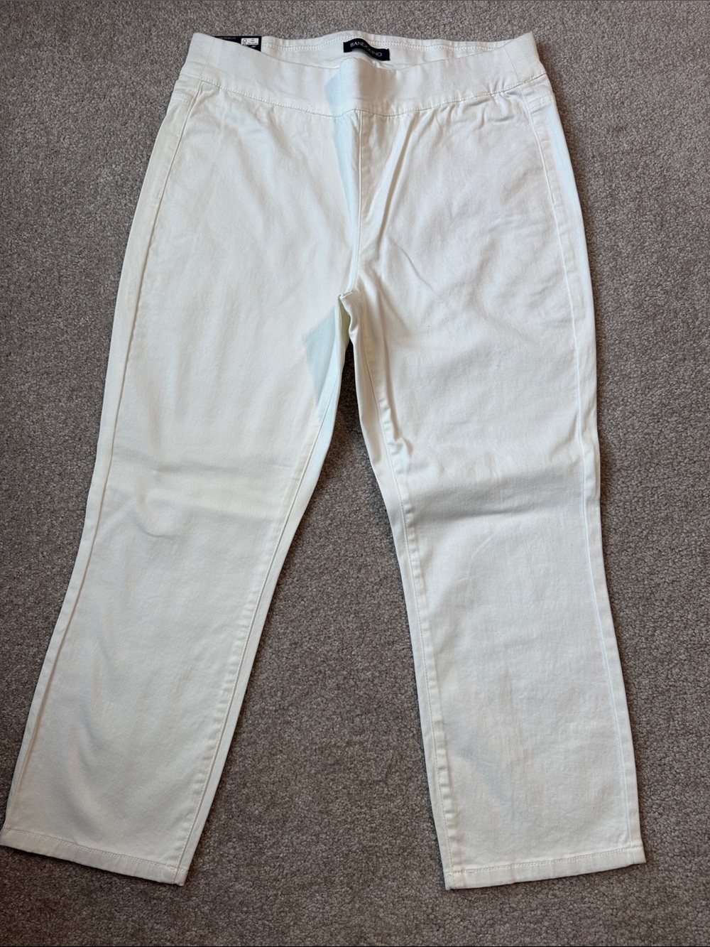 Bandolino White Slim leg pull on capri Pants - Katie